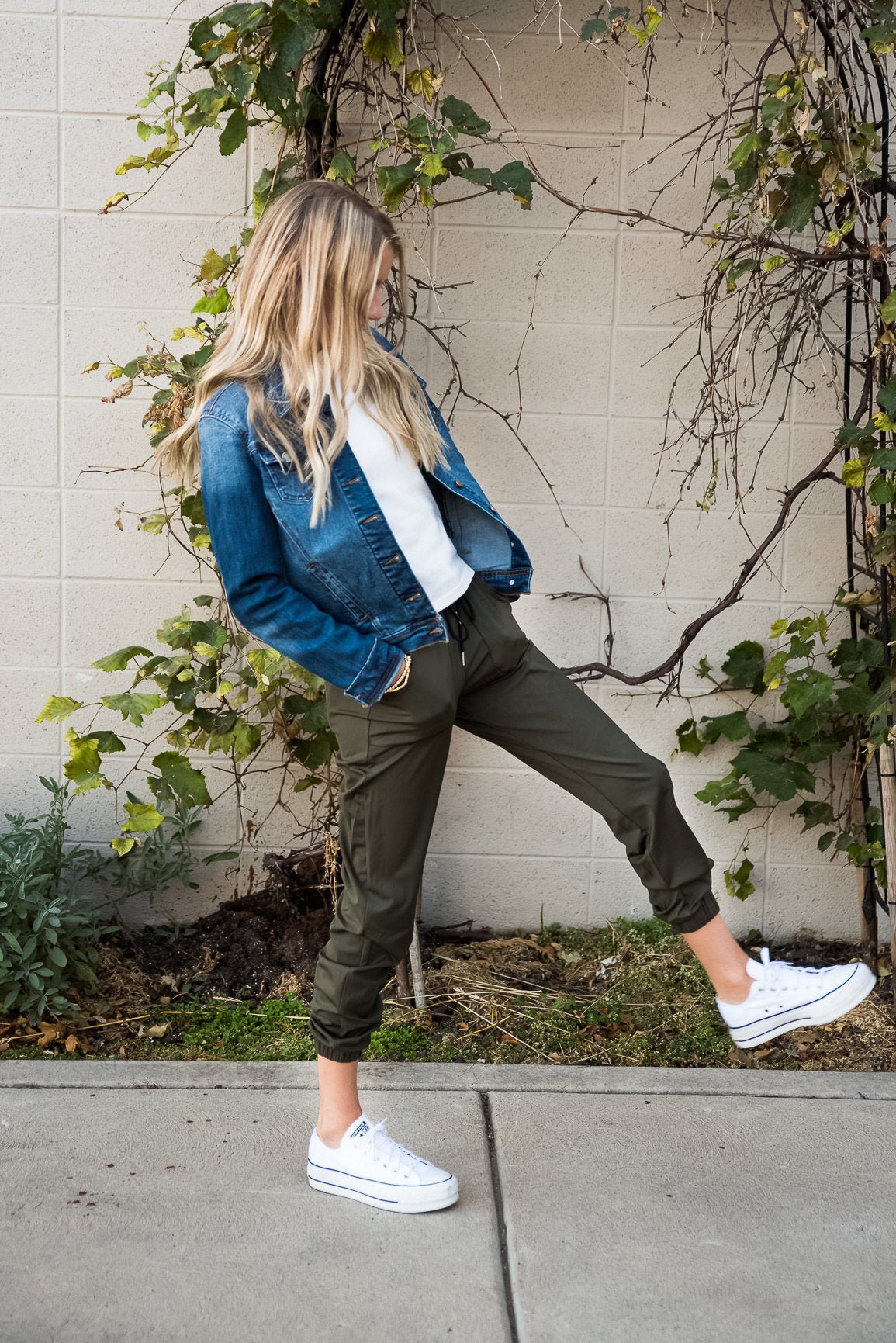 DT Magic Mid-weight Joggers in Moss Green - The Coin Has A Say