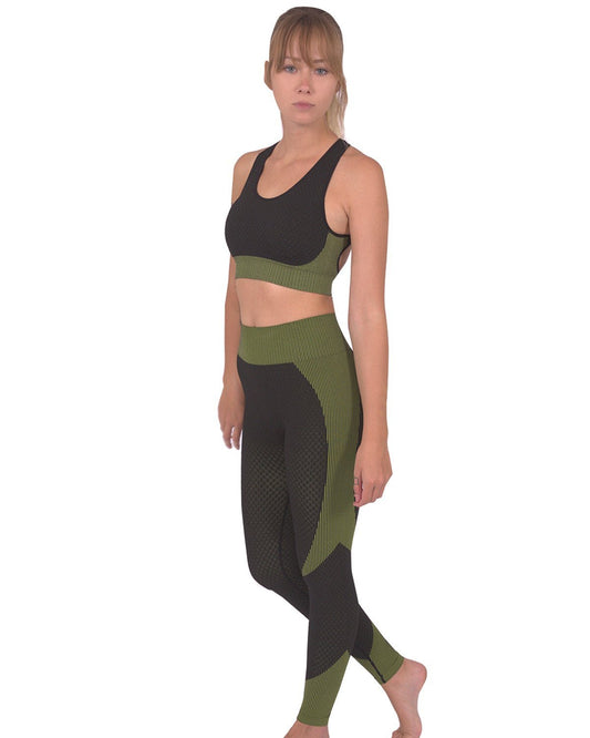 Trois Seamless Sports Bra - Black with Green - The Coin Has A Say
